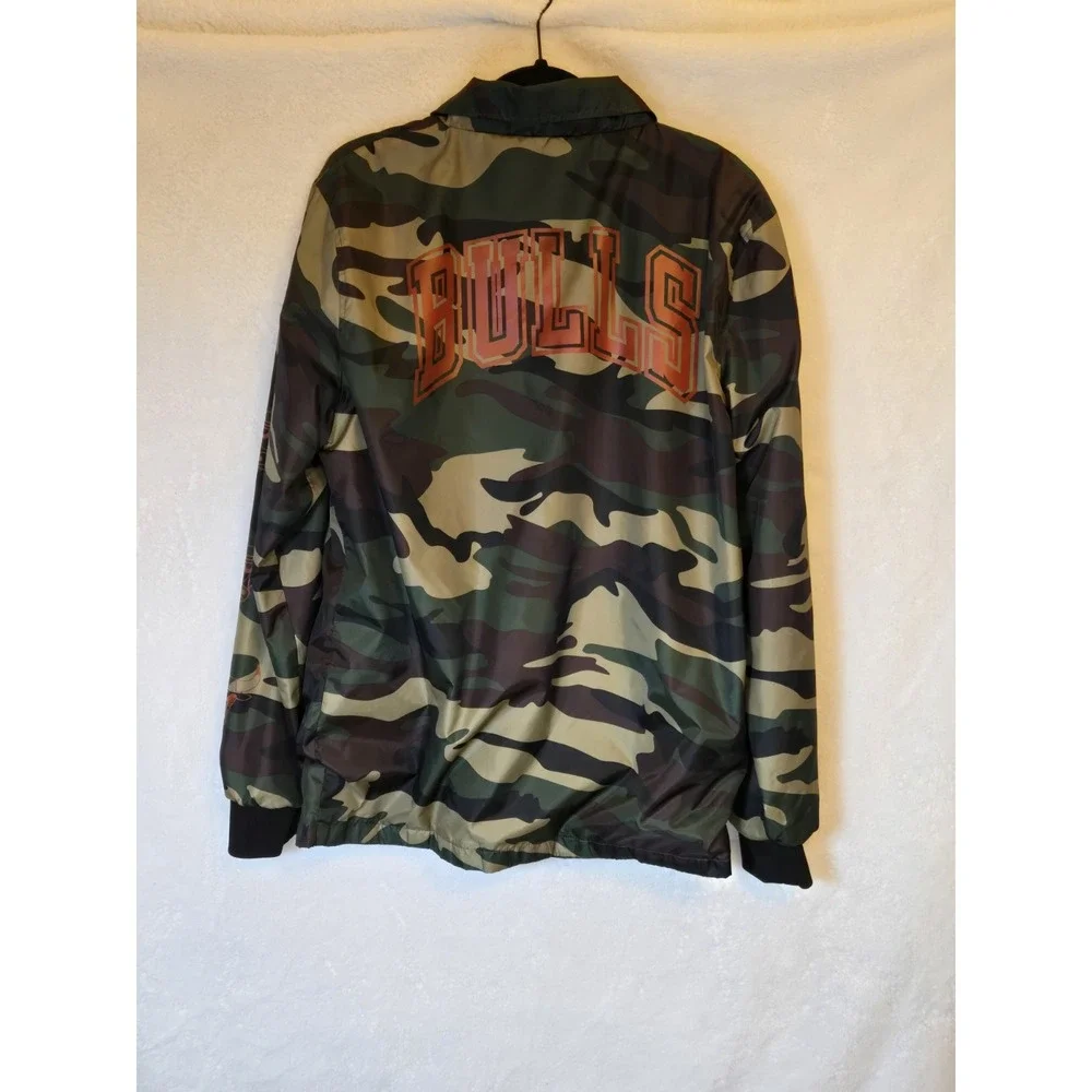 NBA Chicago Bills Camo Lightweight Mens Jacket Size Large With Mesh Lining‎ Logo